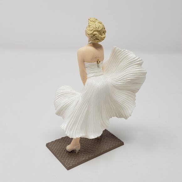 1998 Hallmark Marilyn Monroe #2 Handcrafted Keepsake Holiday Christmas Ornament - Picture 6 of 10